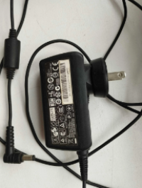 Fuente / Cargador 19v - 2.15A (40w)