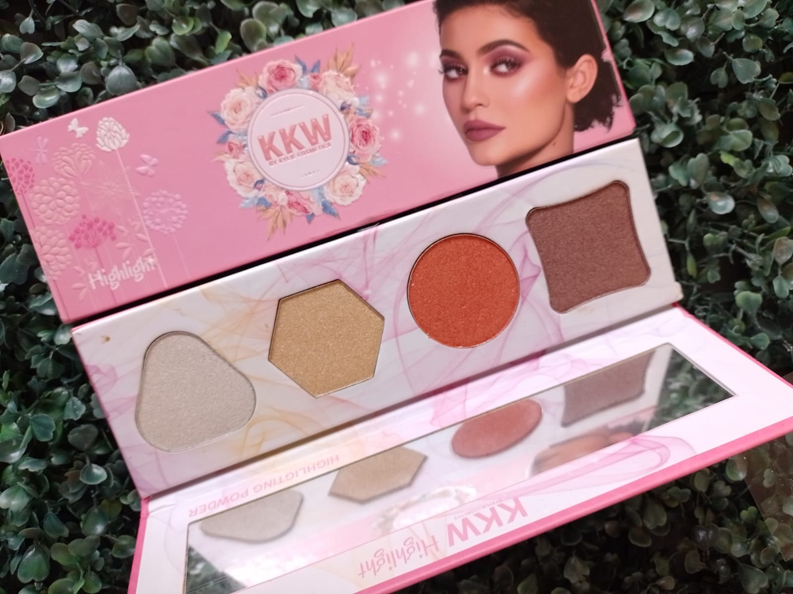 Paleta Iluminadora KKW Ultra Slim.